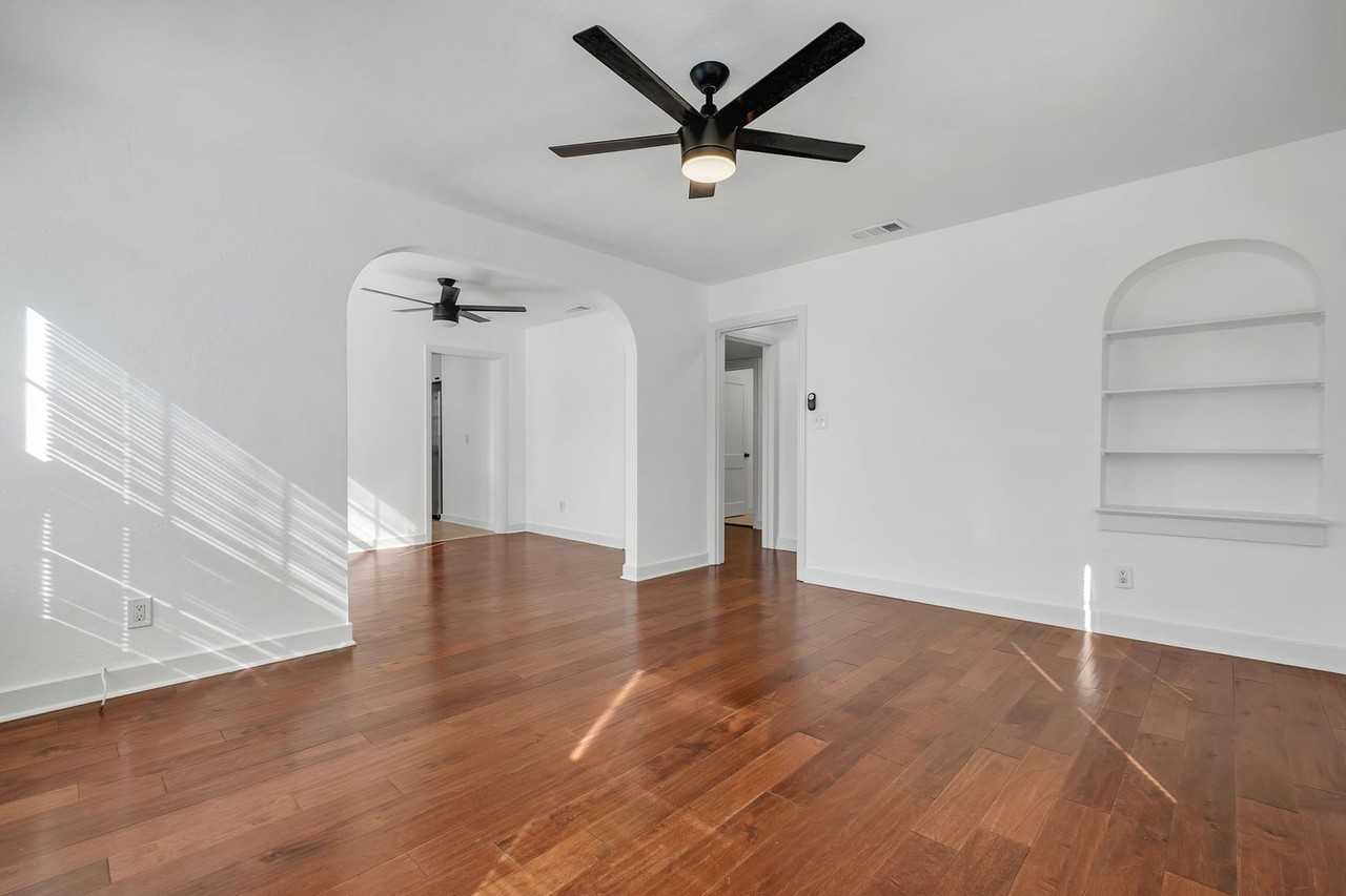 810 North Duval Street - Photo 5 of 20