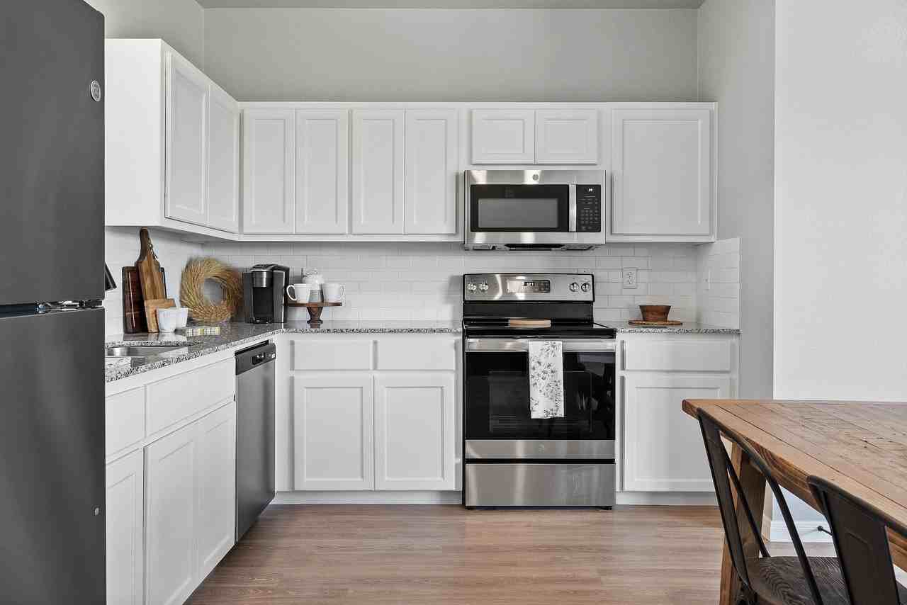 607 Meiomi Dr - Photo 3 of 30