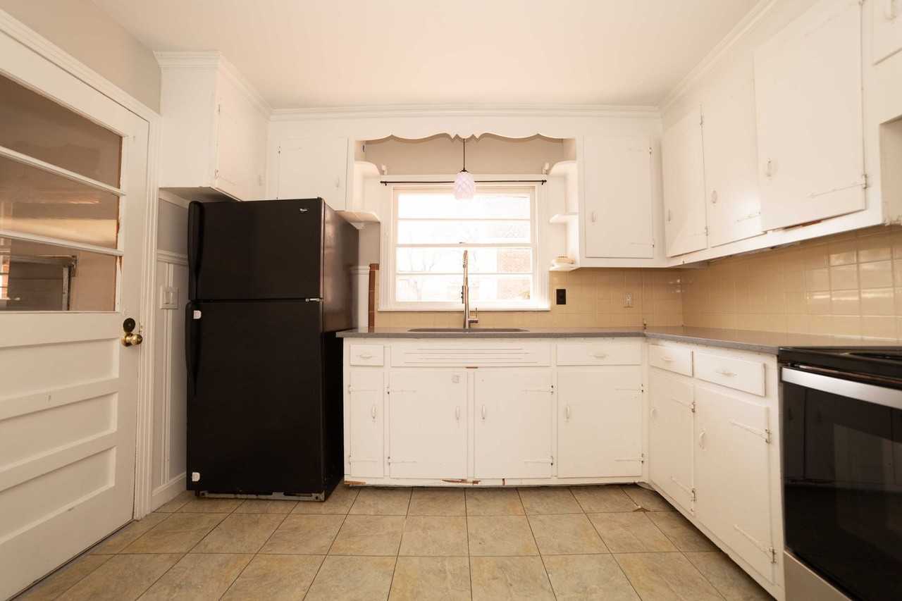 1012 Hadley Avenue - Photo 2 of 17