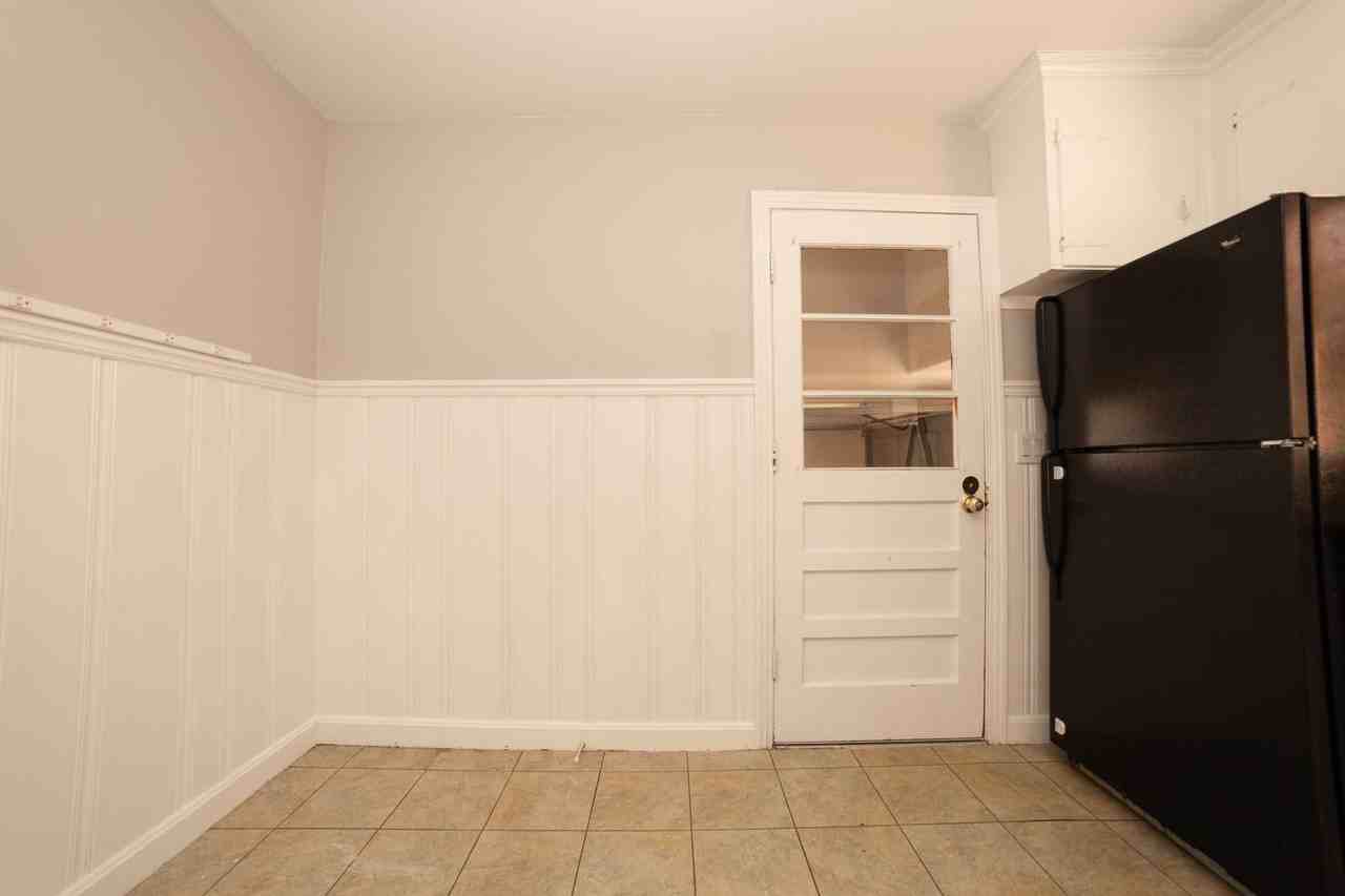 1012 Hadley Avenue - Photo 4 of 17