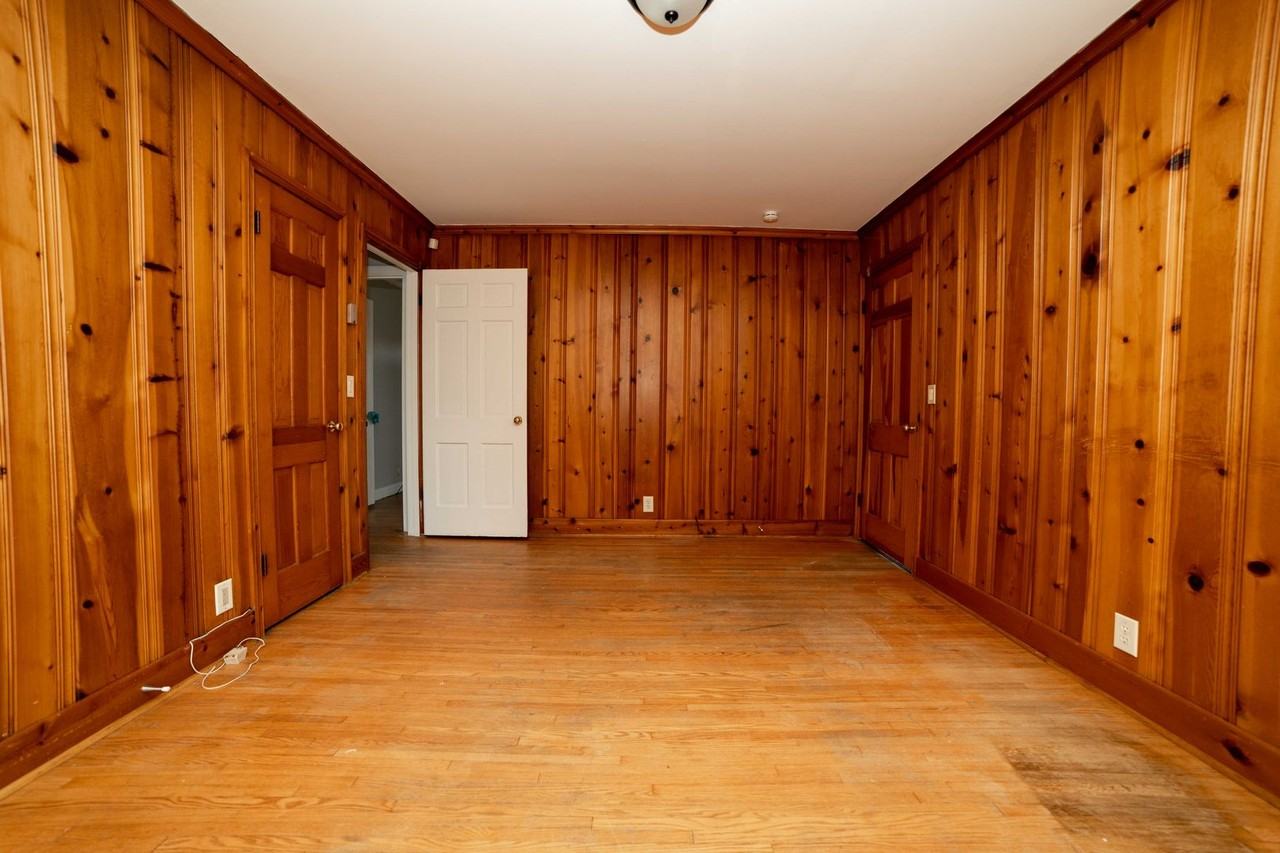 1012 Hadley Avenue - Photo 6 of 17