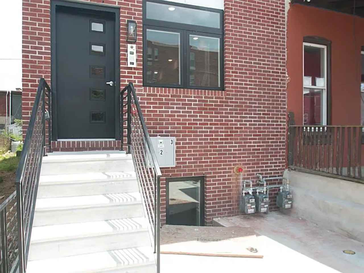 909 BELMONT - Photo 2 of 2