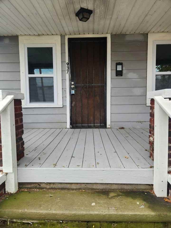 937 W 13th St - Photo 3 of 25