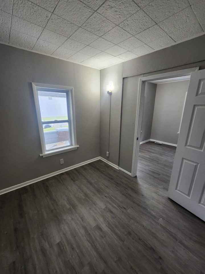 937 W 13th St - Photo 6 of 25