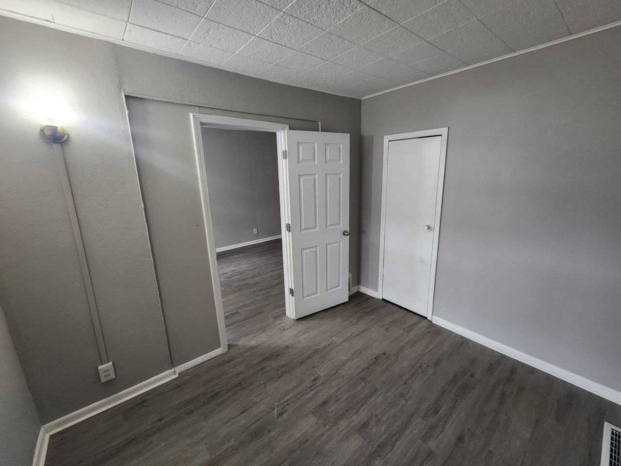 937 W 13th St - Photo 7 of 25