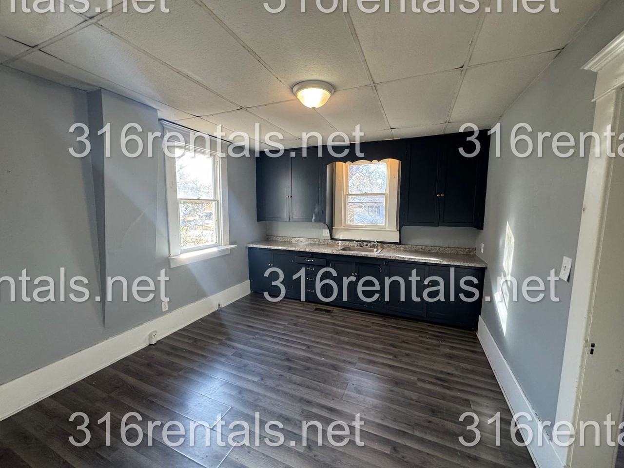 401 E 9th St - Photo 4 of 10