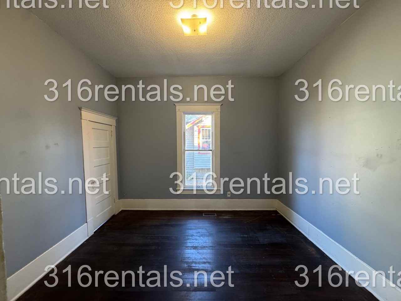 401 E 9th St - Photo 6 of 10