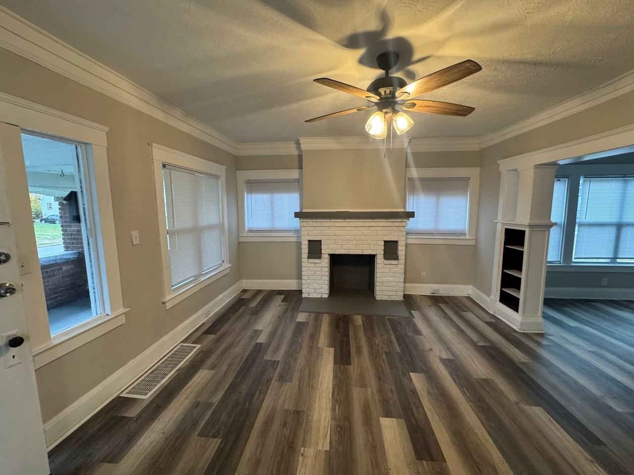 12814 Arlington Avenue - Photo 3 of 42