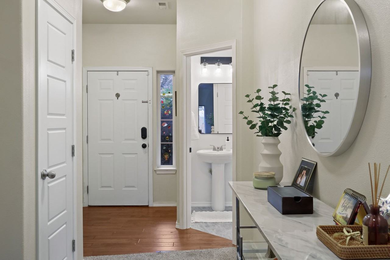 2535 10th Ct Se - Photo 4 of 30