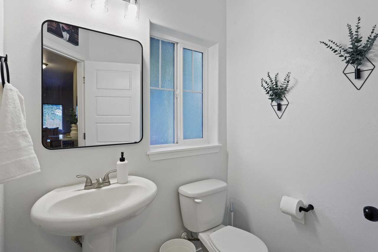 2535 10th Ct Se - Photo 5 of 30