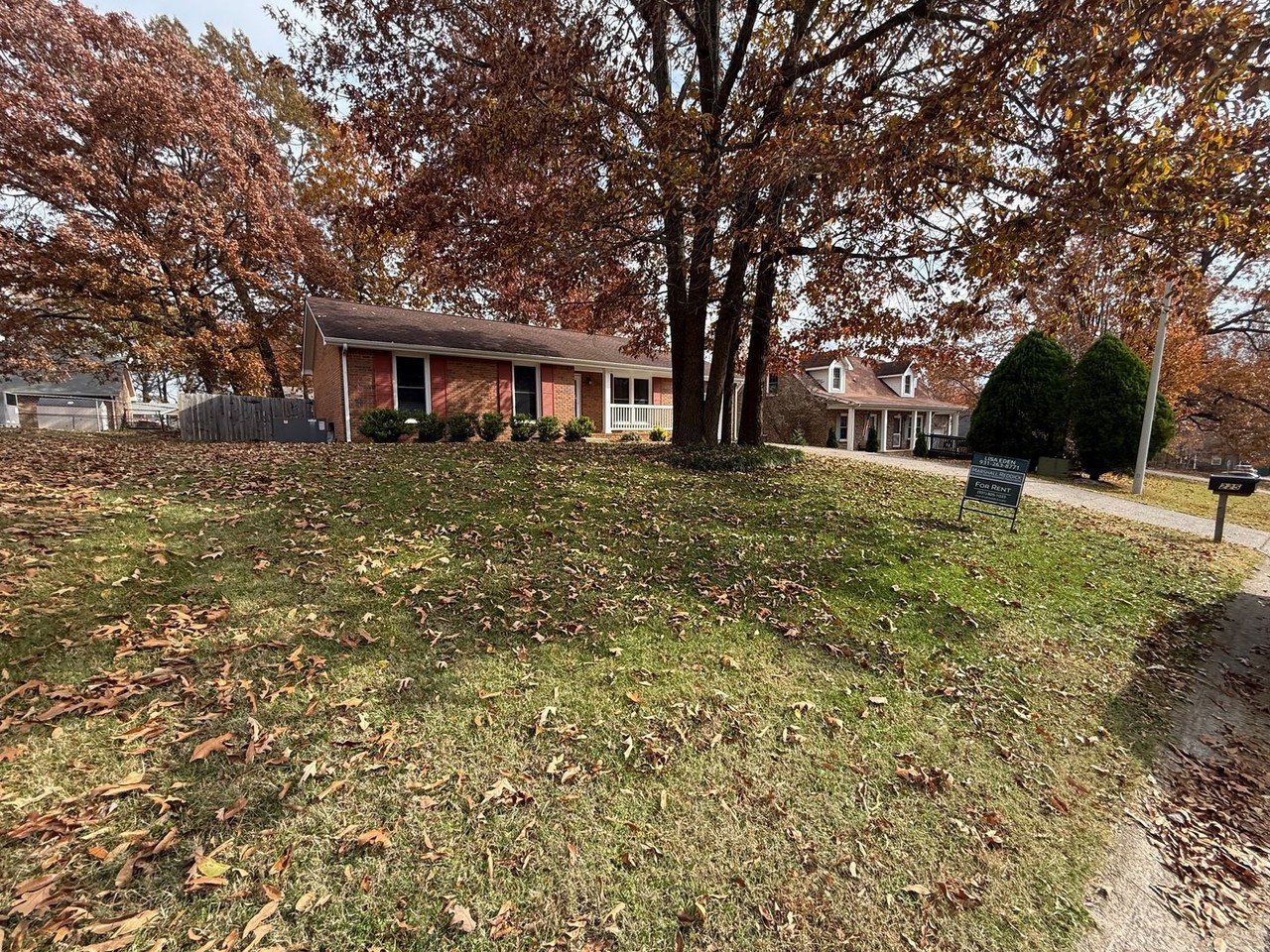225 Northwood Ter - Photo 4 of 28