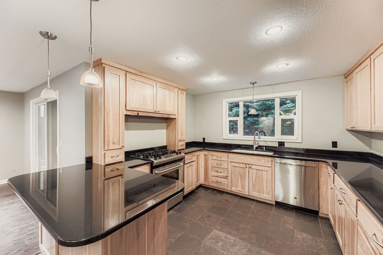 12709 Northeast 80th Lane - Photo 2 of 23
