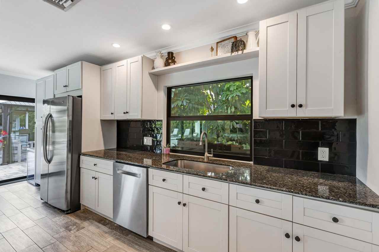 2172 Kings Lake Blvd - Photo 6 of 44