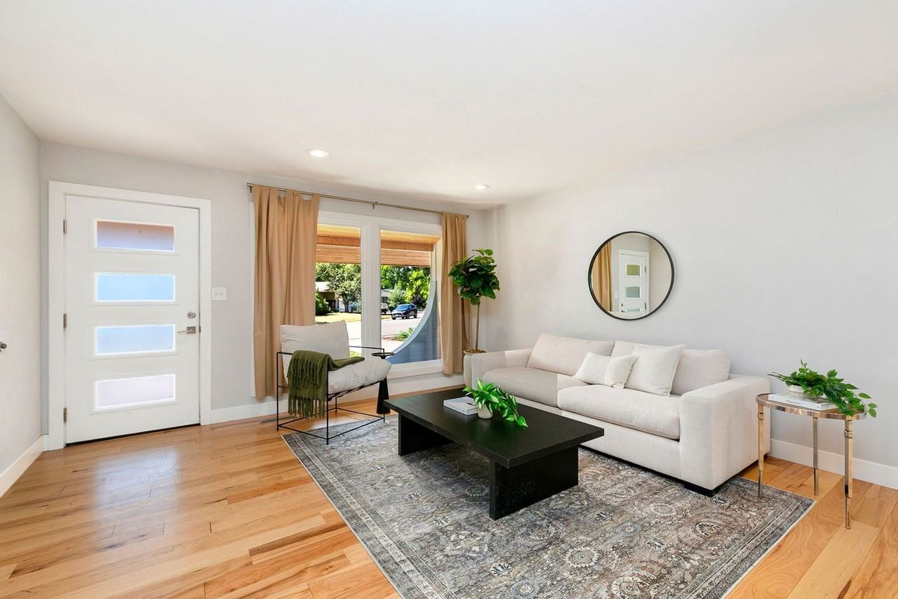 1125 Robertson St - Photo 5 of 37