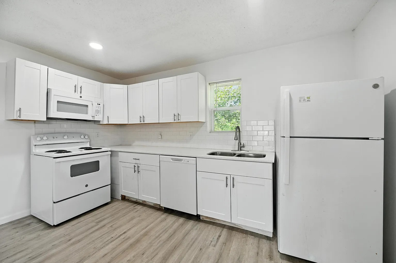 320 T A Carroll Ave - Photo 7 of 21