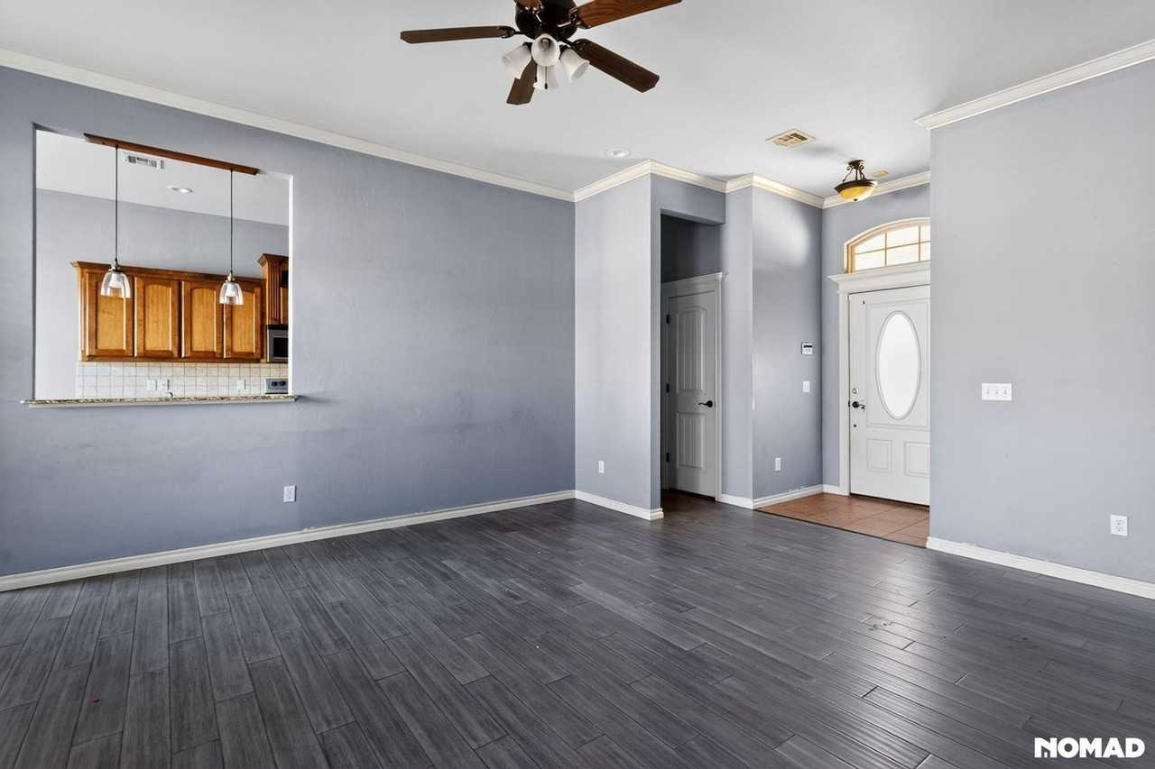 941 Ne 30th St - Photo 7 of 32