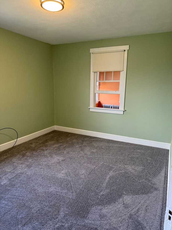 815 Grosstown Road - Photo 7 of 31