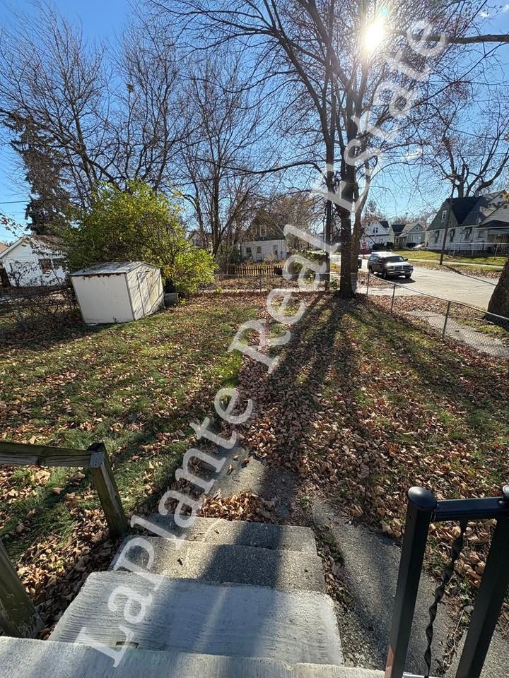 1157 Walbridge Ave - Photo 2 of 16