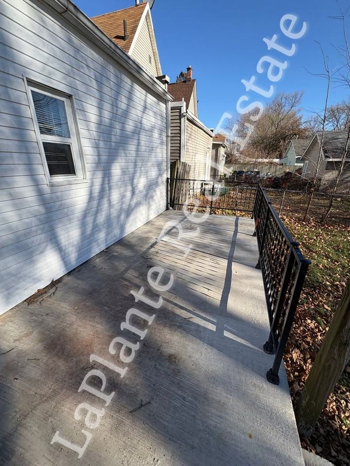 1157 Walbridge Ave - Photo 4 of 16