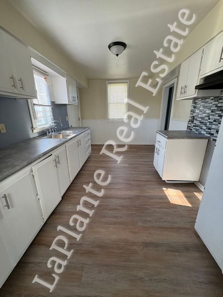 1157 Walbridge Ave - Photo 5 of 16