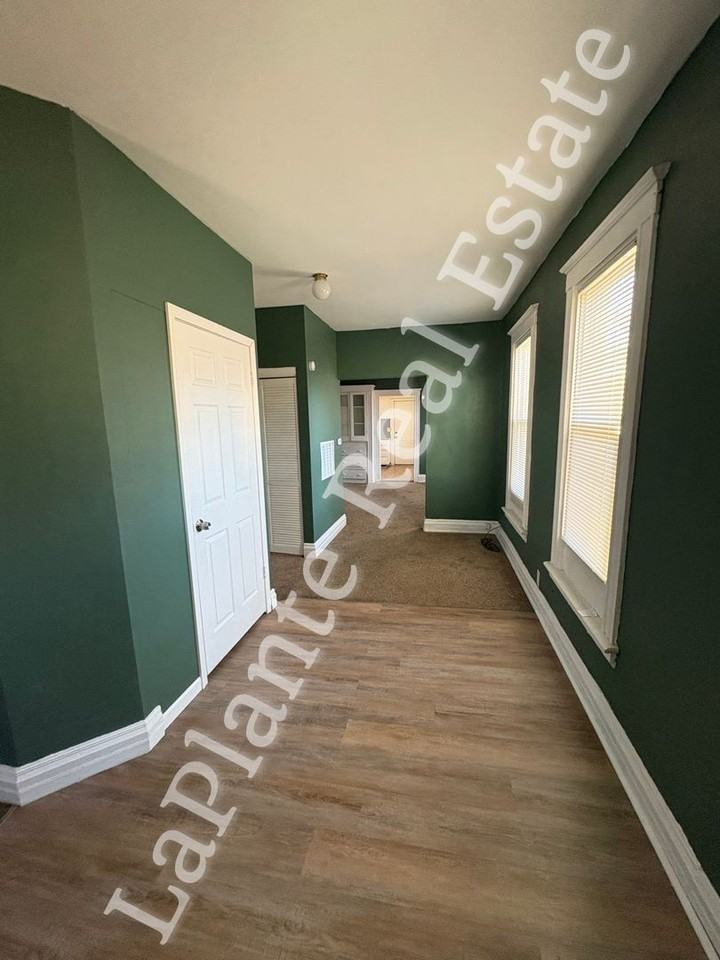 1157 Walbridge Ave - Photo 6 of 16