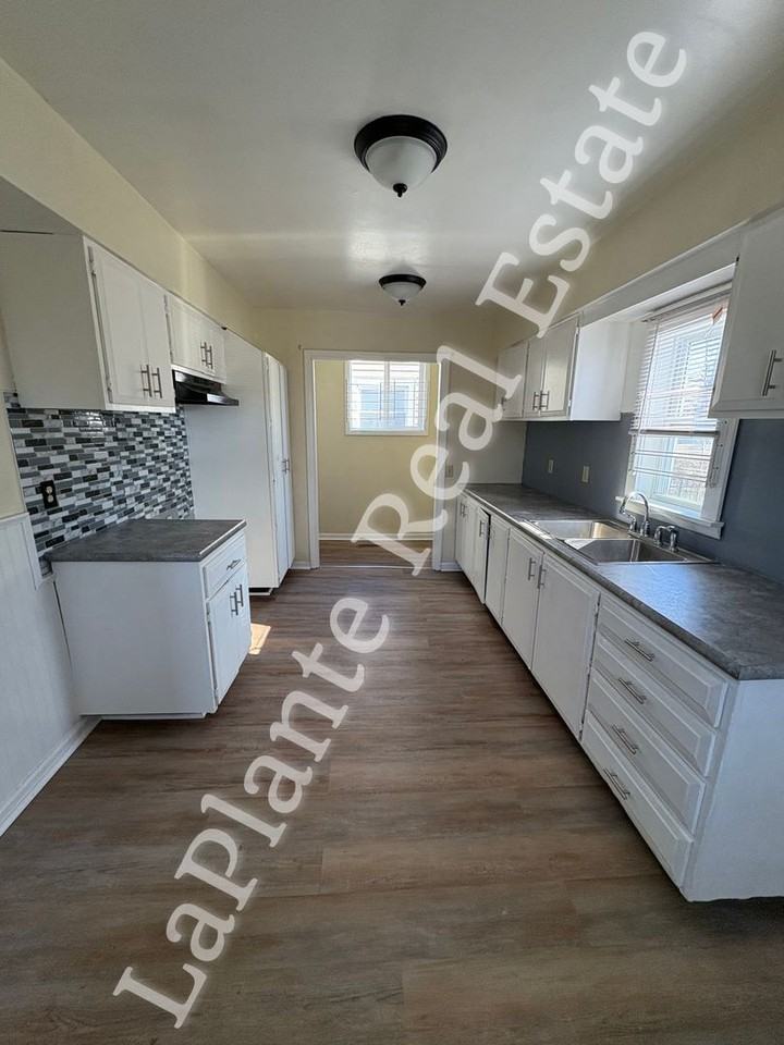 1157 Walbridge Ave - Photo 7 of 16