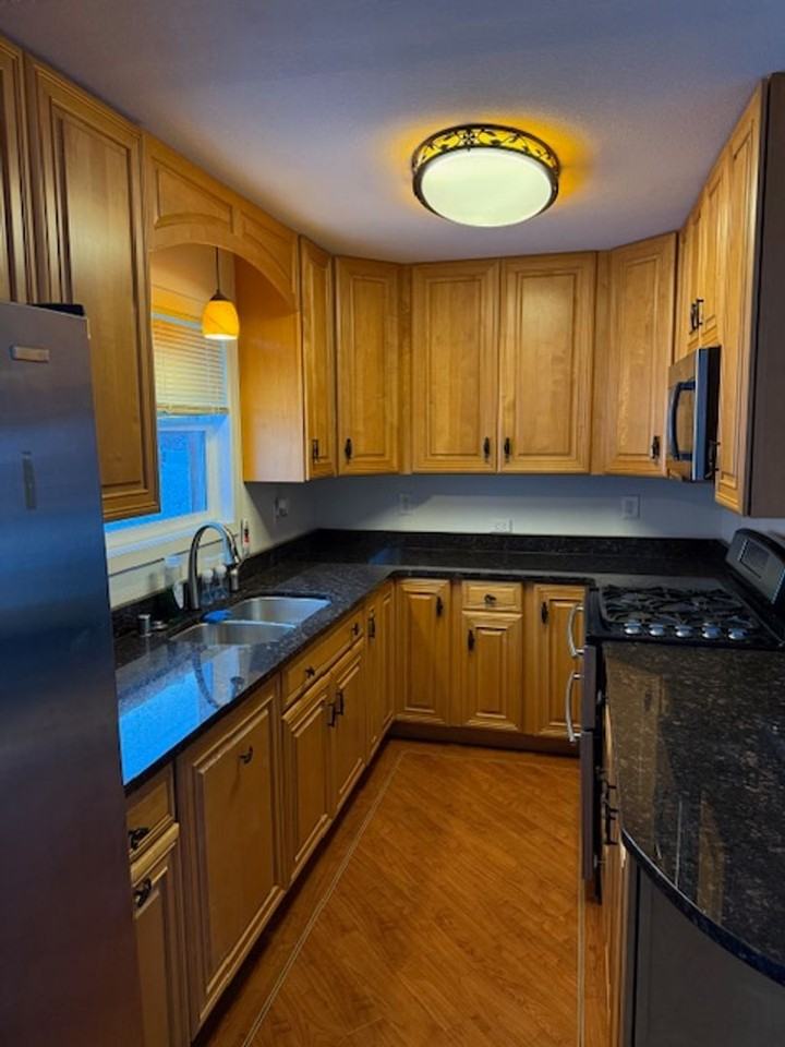 18062 Meadow Creek Dr - Photo 2 of 12