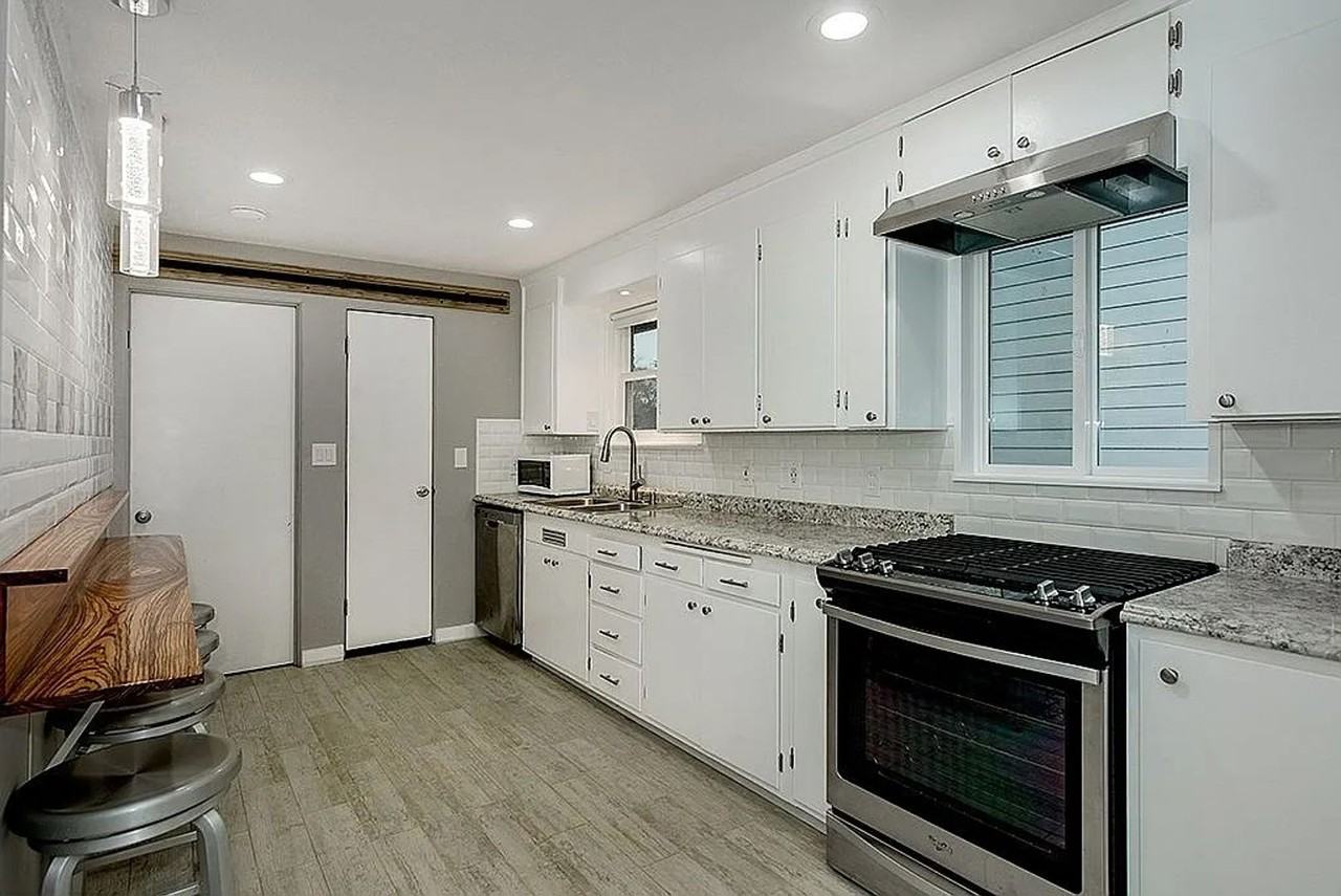 9042 38th Ave Sw - Photo 7 of 31