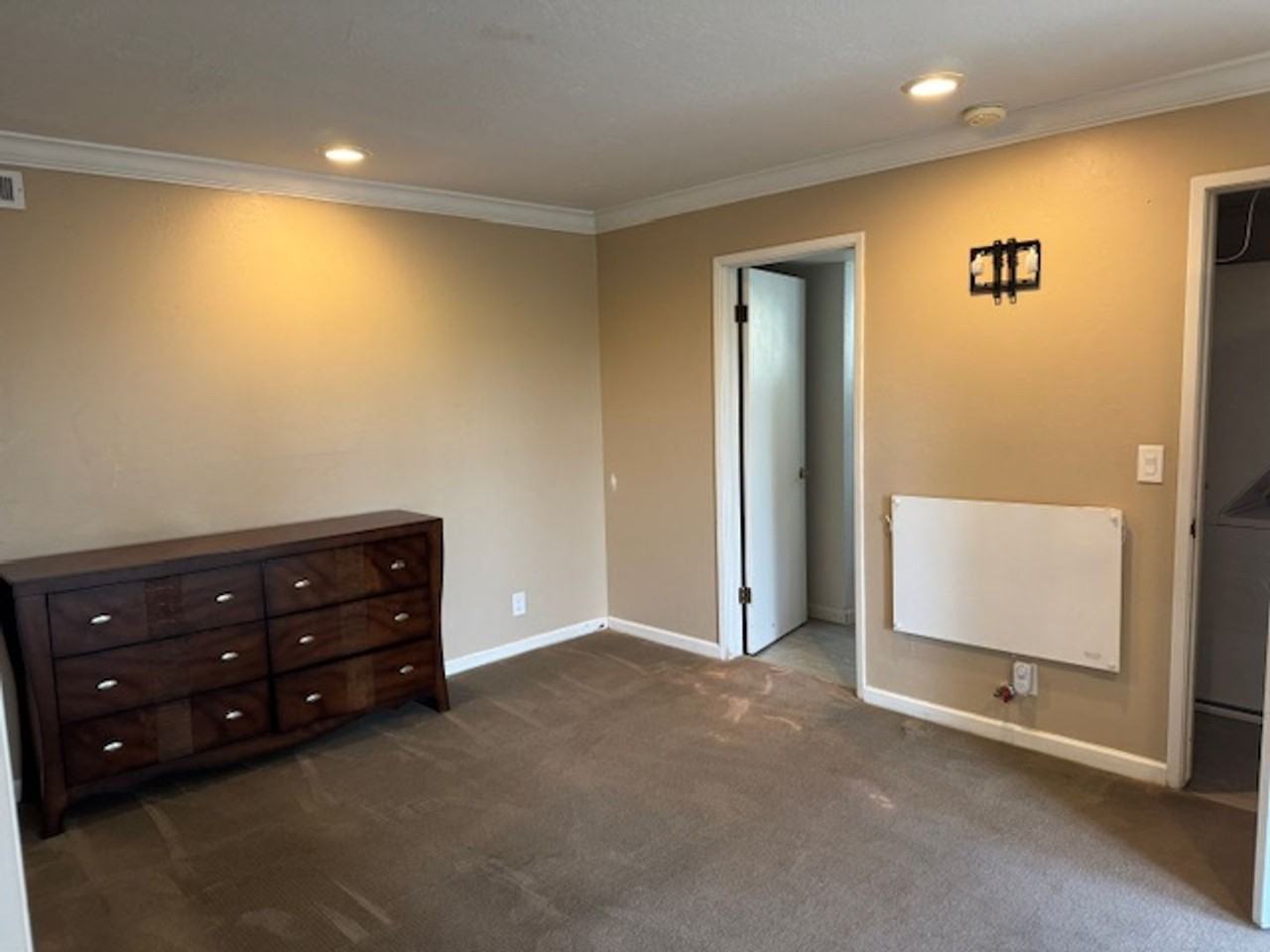 15425 Oak Hills Drive - Photo 5 of 13