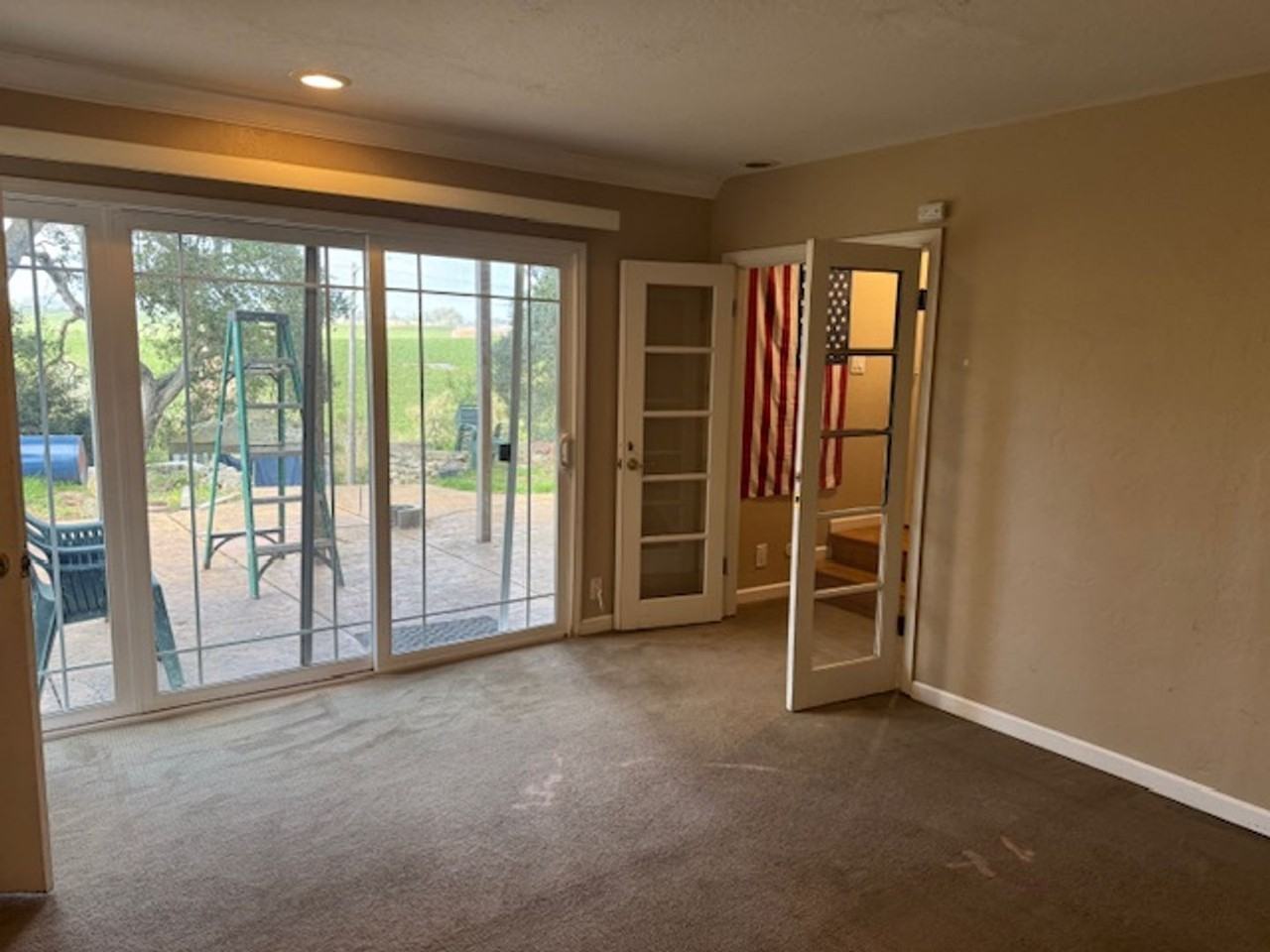 15425 Oak Hills Drive - Photo 6 of 13