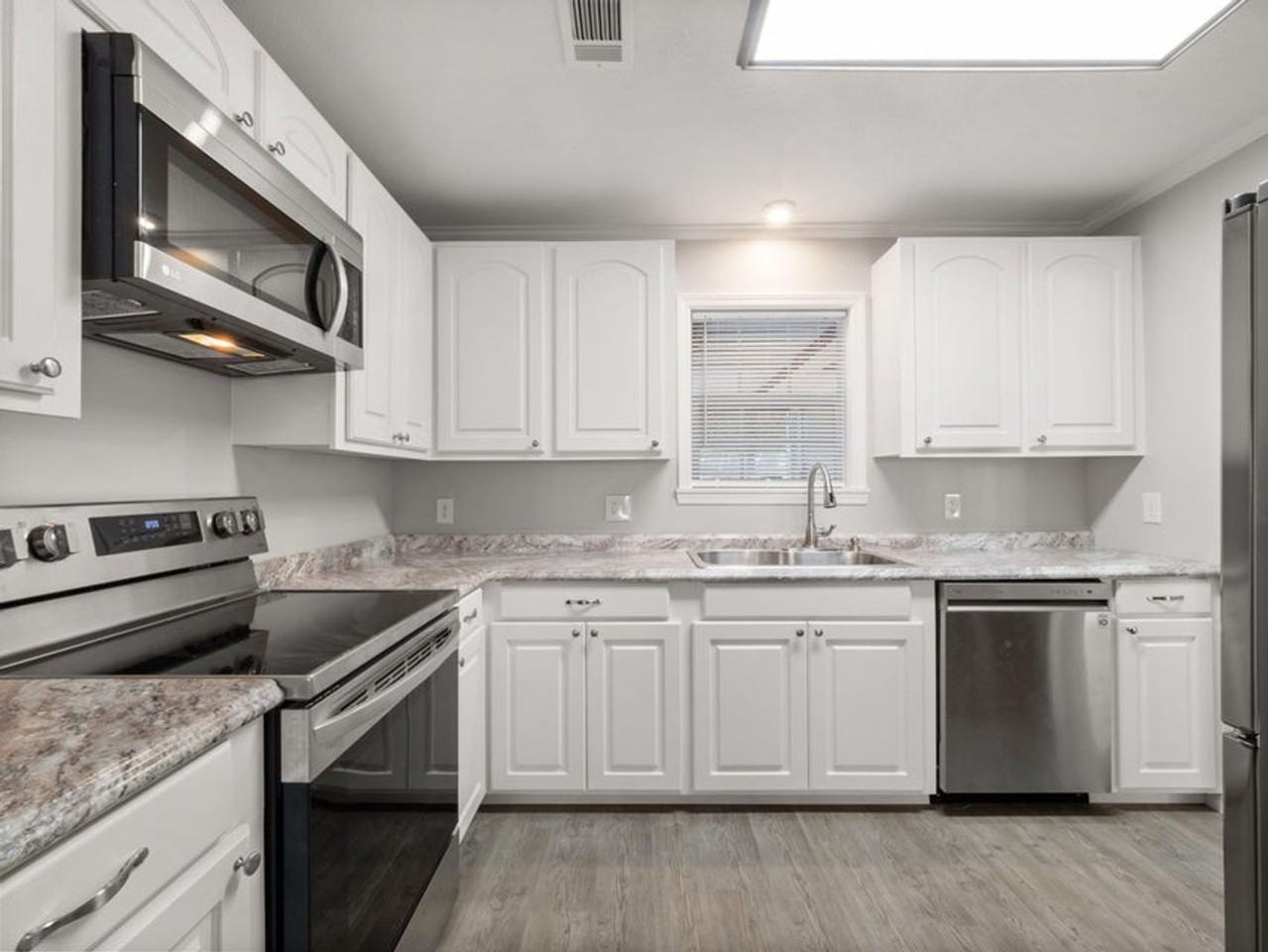 506 Vernon Street - Photo 5 of 15