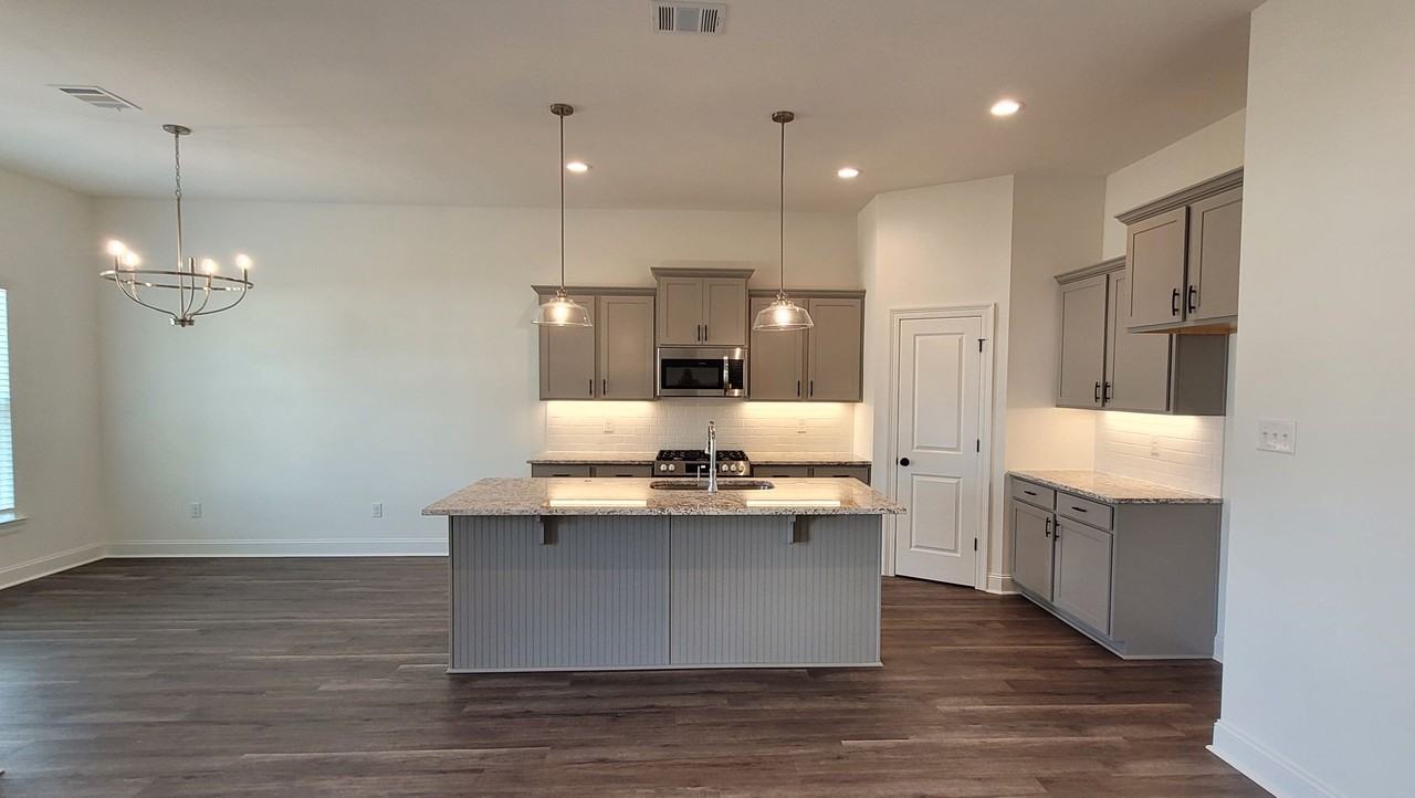 10443 Highpoint Dr - Photo 2 of 13