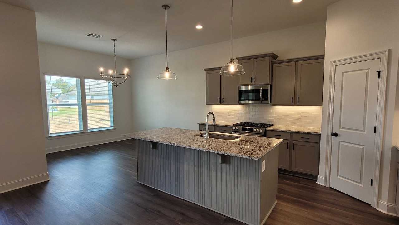 10443 Highpoint Dr - Photo 3 of 13