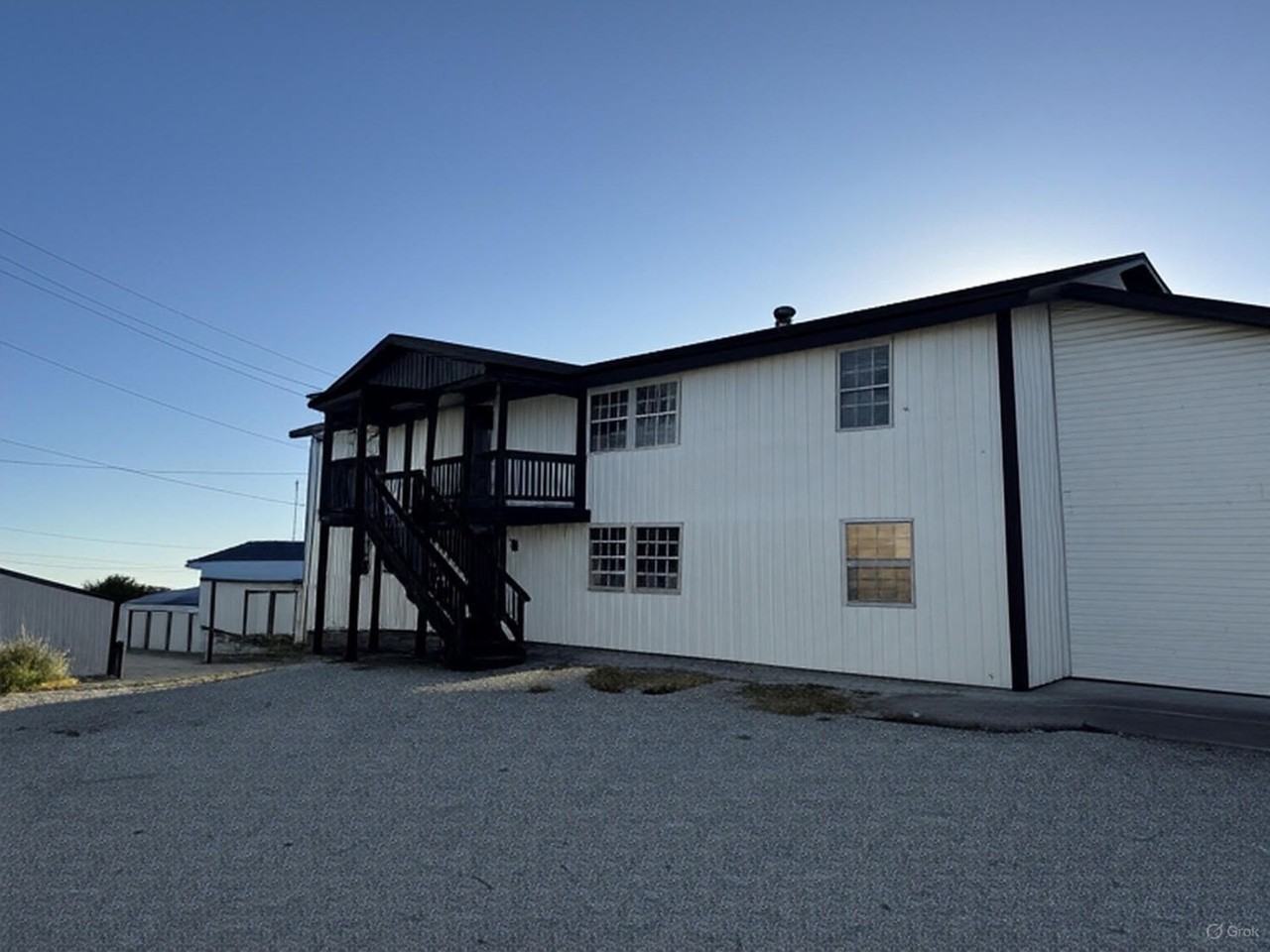 Hawthorne Apartments - Photo 2 of 5