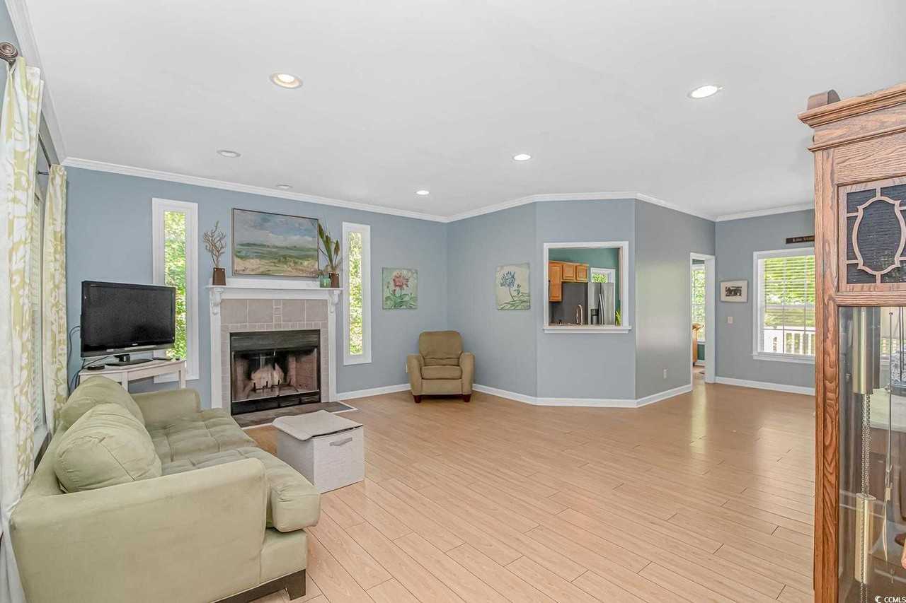 1050 Hagley Drive - Photo 3 of 17