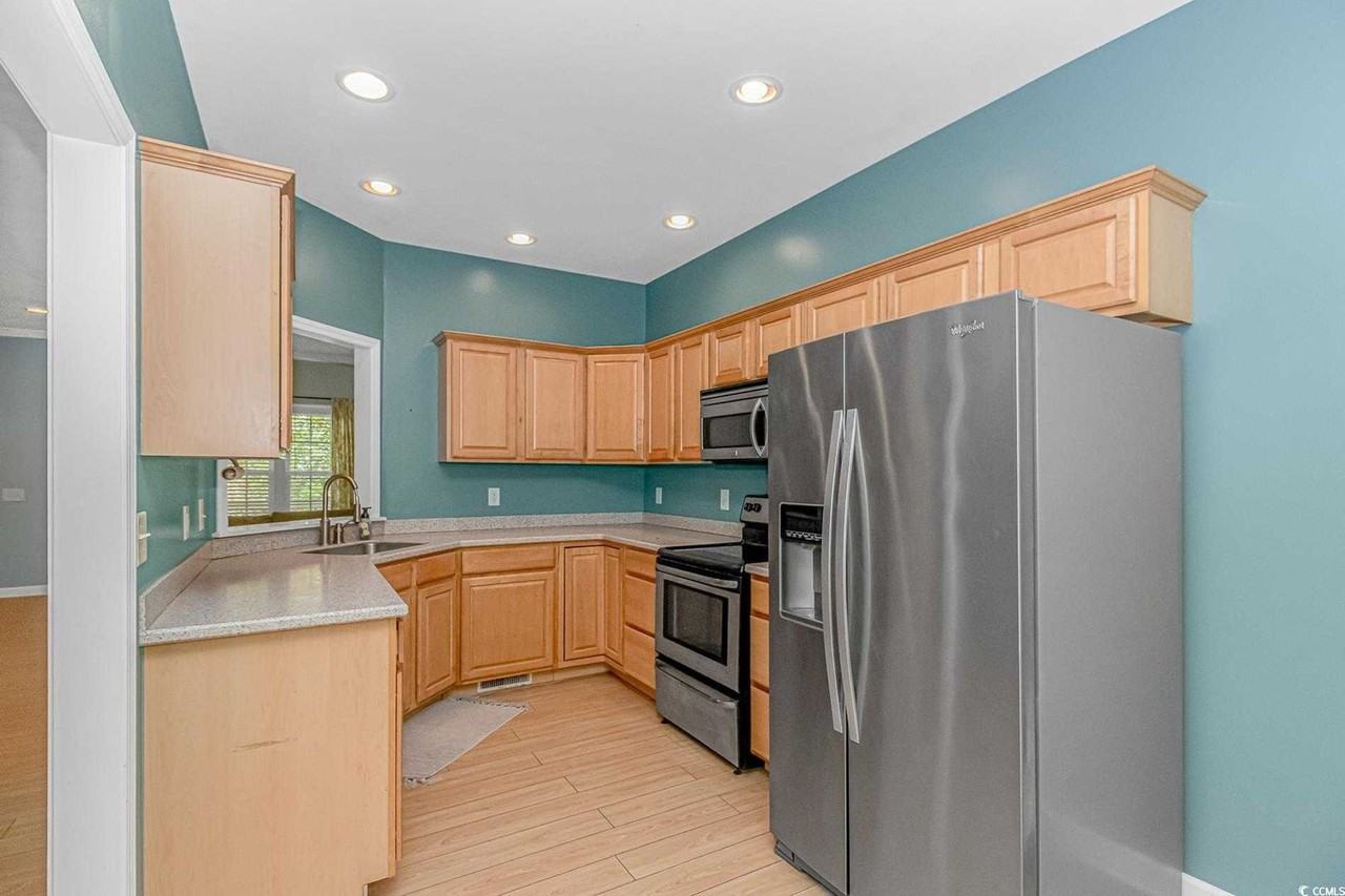 1050 Hagley Drive - Photo 5 of 17