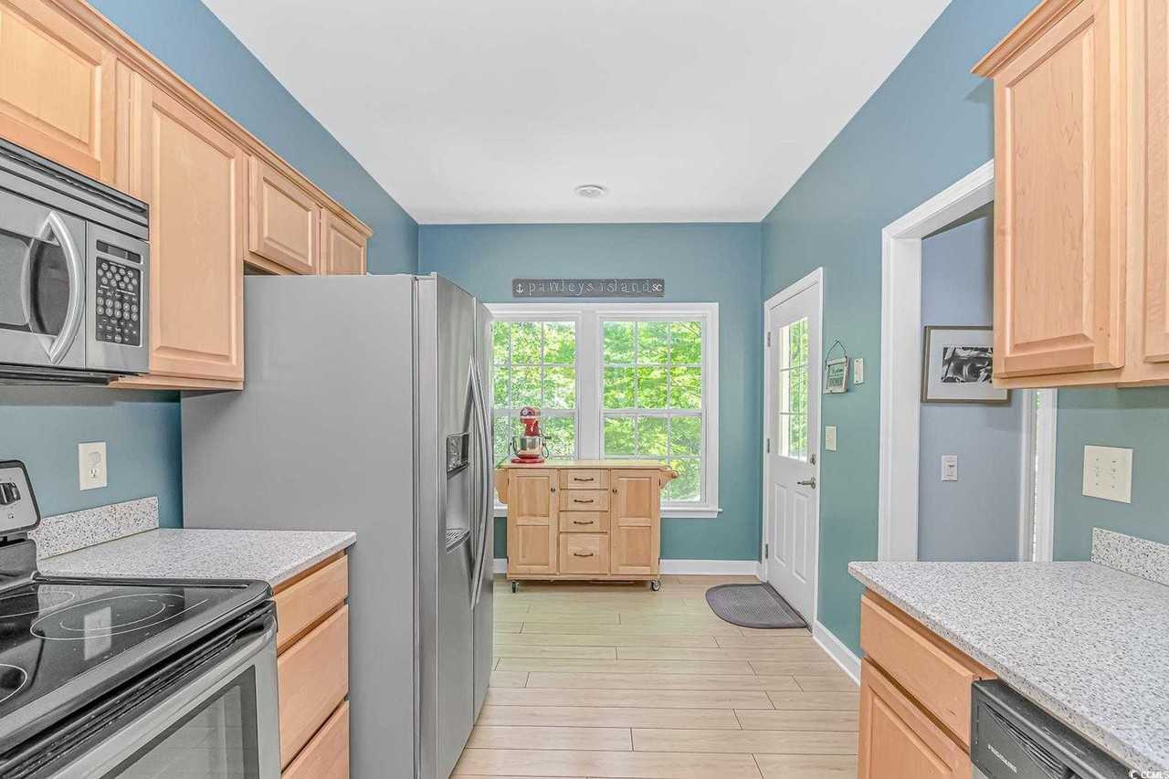 1050 Hagley Drive - Photo 6 of 17