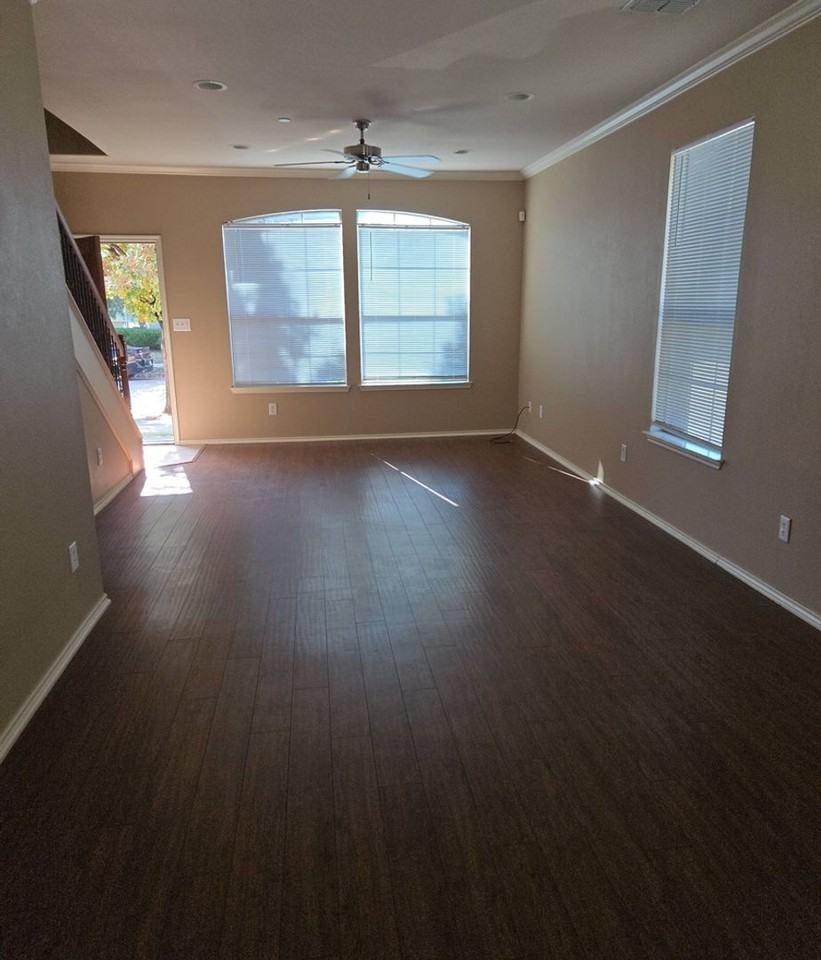 5401 Soledad Dr - Photo 3 of 17