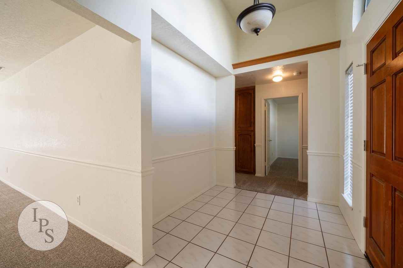 4253 W Los Altos Ave - Photo 3 of 26