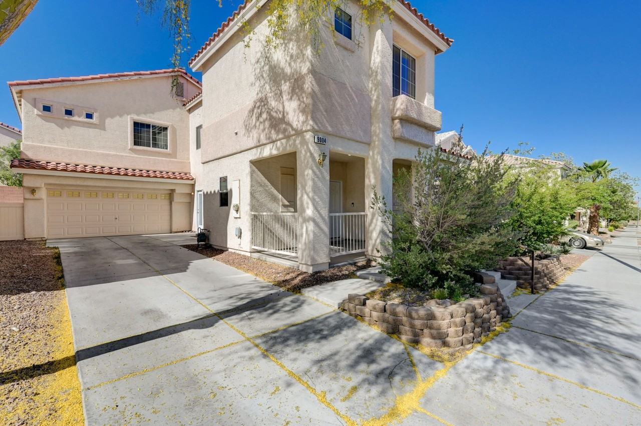 9004 Snowtrack Ave - Photo 2 of 46