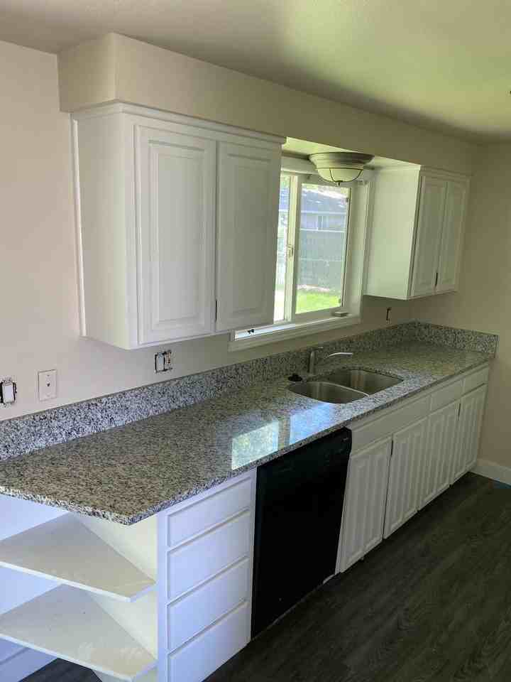 4485 Monroe Avenue Northeast - Photo 4 of 33