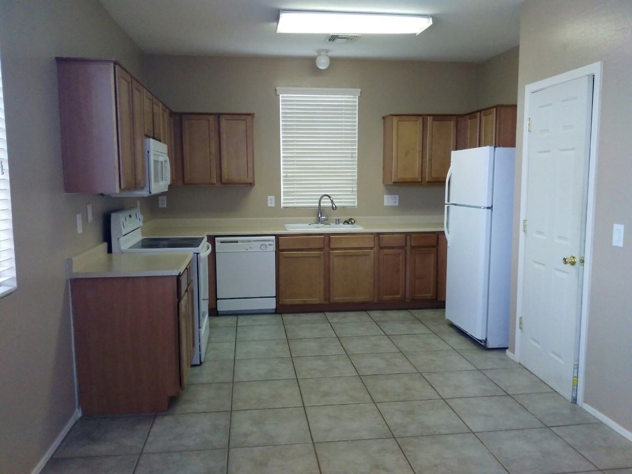 5335 W Burton Dr - Photo 5 of 11