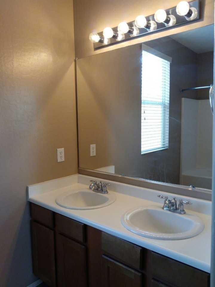 5335 W Burton Dr - Photo 7 of 11