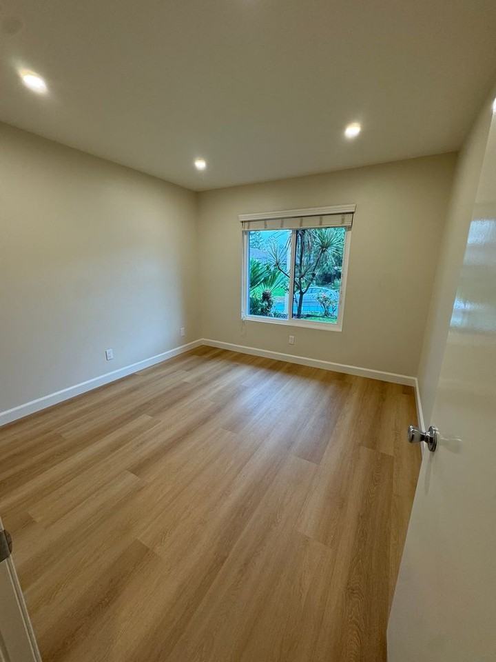 893 Blue Spring Dr - Photo 5 of 30