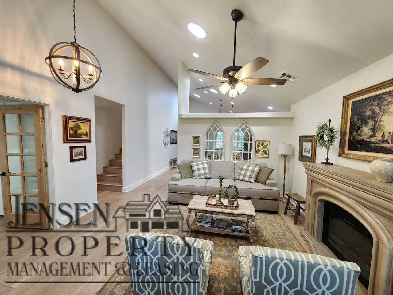 255 S 1150 W - Photo 4 of 50