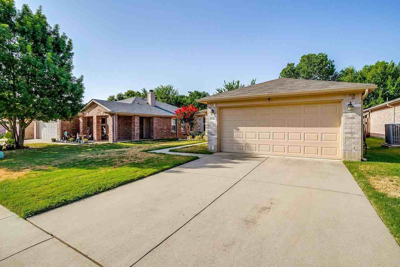 7940 Meadow View Trl - Photo 2 of 25