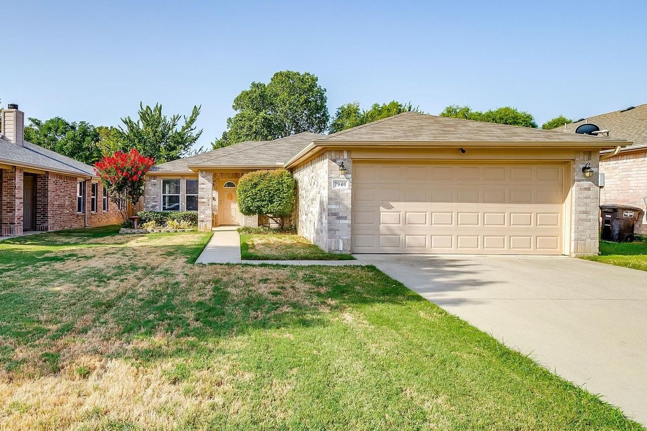 7940 Meadow View Trl - Photo 3 of 25