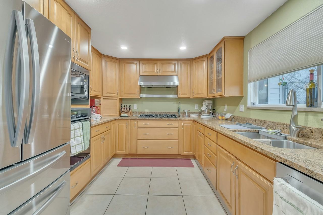 10240 Potomac Street - Photo 5 of 36