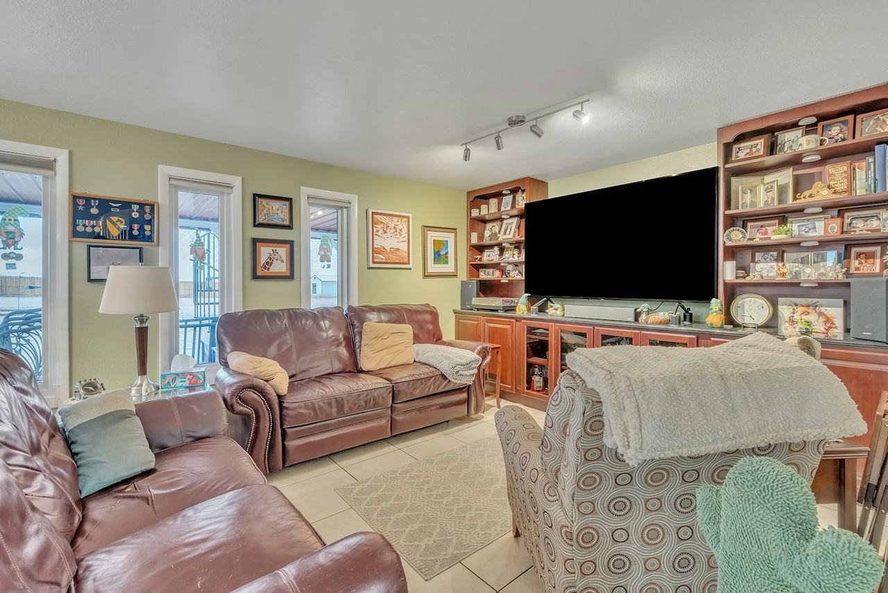 10240 Potomac Street - Photo 7 of 36