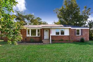 featured image of 4304 Lakeview Drive